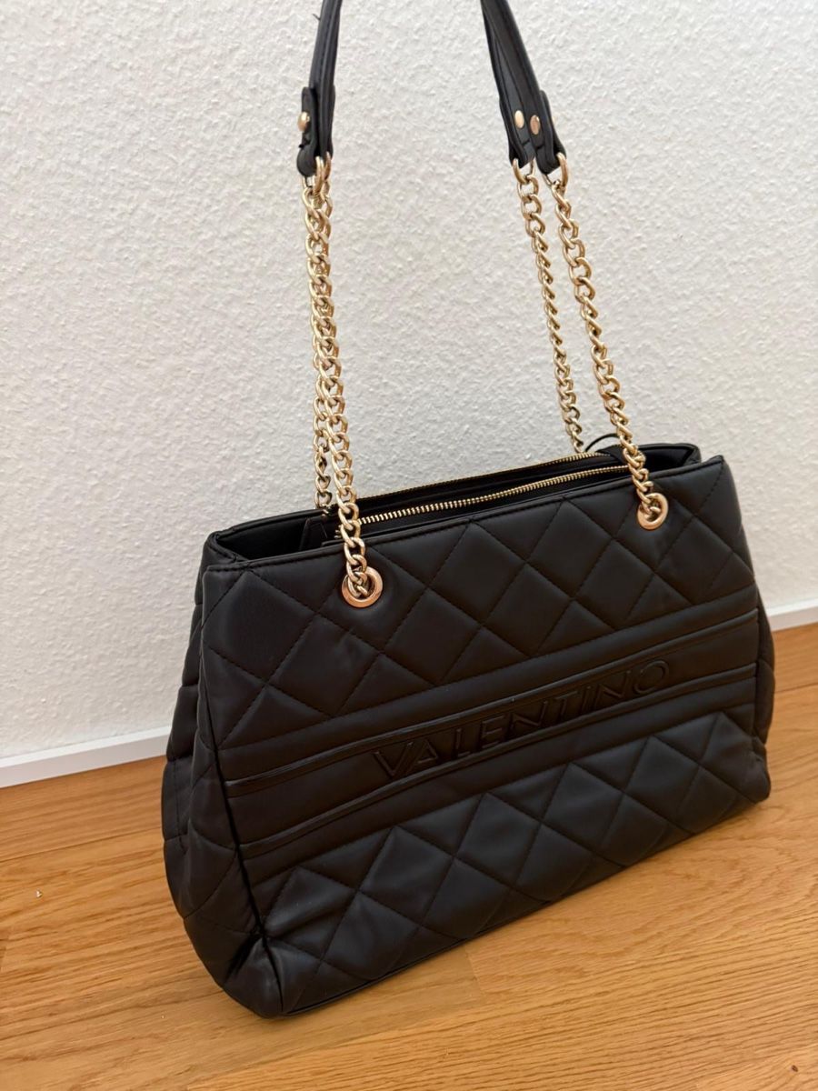 Valentino Borse da donna: Valentino Handtasche schwarz gesteppt mit Kette – Usato da Reinach BL venduto da wen_7bl7 2