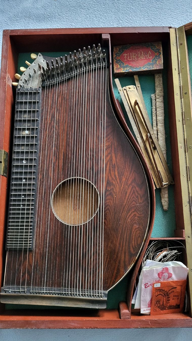 Strumenti musicali: Zither – Usato da Appenzell Steinegg venduto da albert89