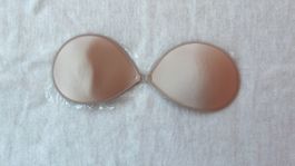 Soutien-gorge auto-adhésif sans bretelles