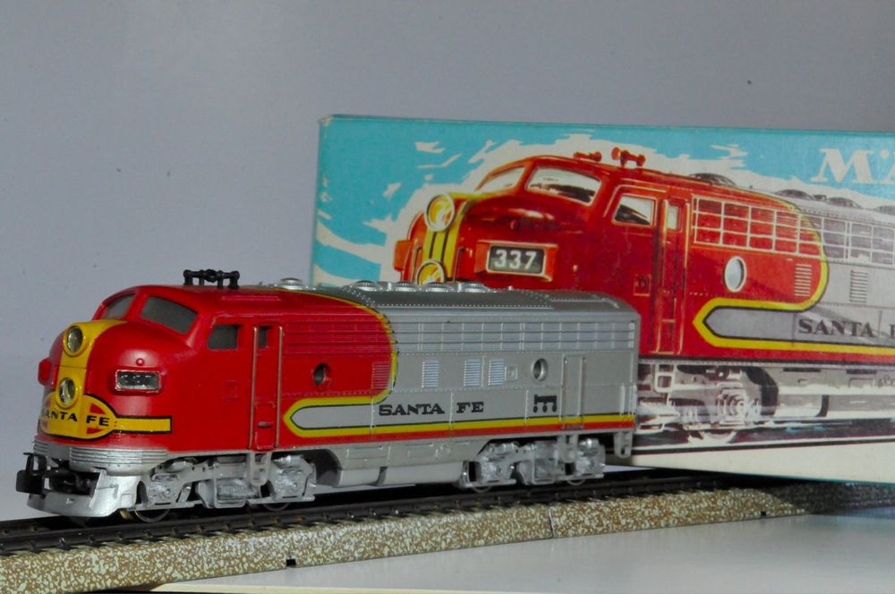 MECCANO 922129 HO WAGON FOURGON P.V. A ESSIEUX AVEC ECLAIRAGE SANS