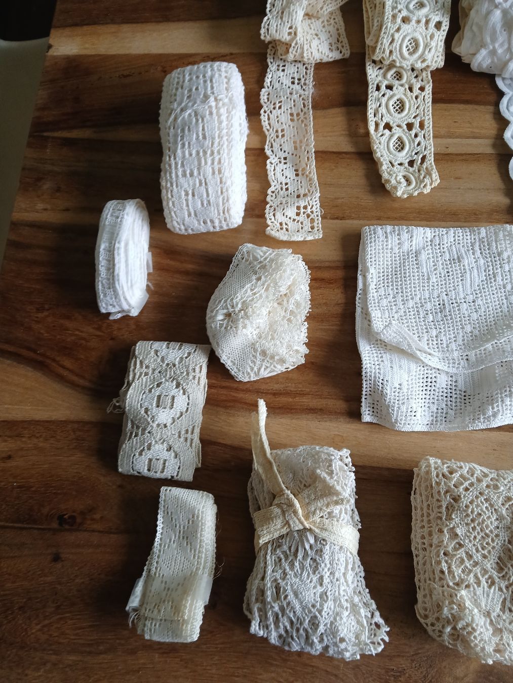 Kit bricolage: Mixed Lace Assortment Various Widths and Styles – Usato da Dübendorf venduto da rol_fm6d 1