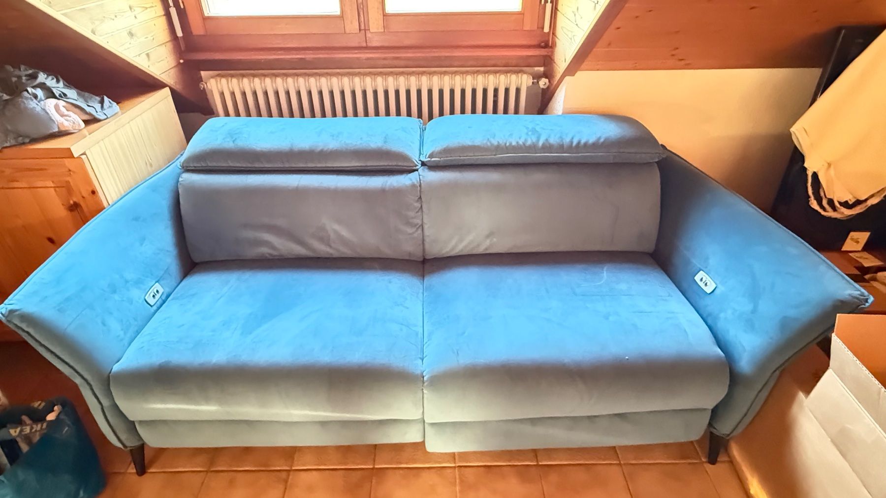 Divani: Canapé bleu deux places – Usato da Essertines-Rolle venduto da Nono_1802