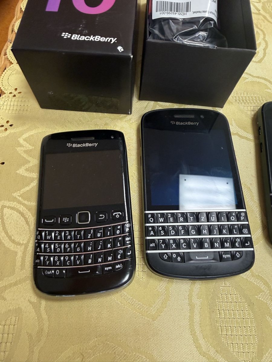 Blackberry Portables: BlackBerry Handy 4 Stück  – D'occasion à Zürich par Zvijerka 1