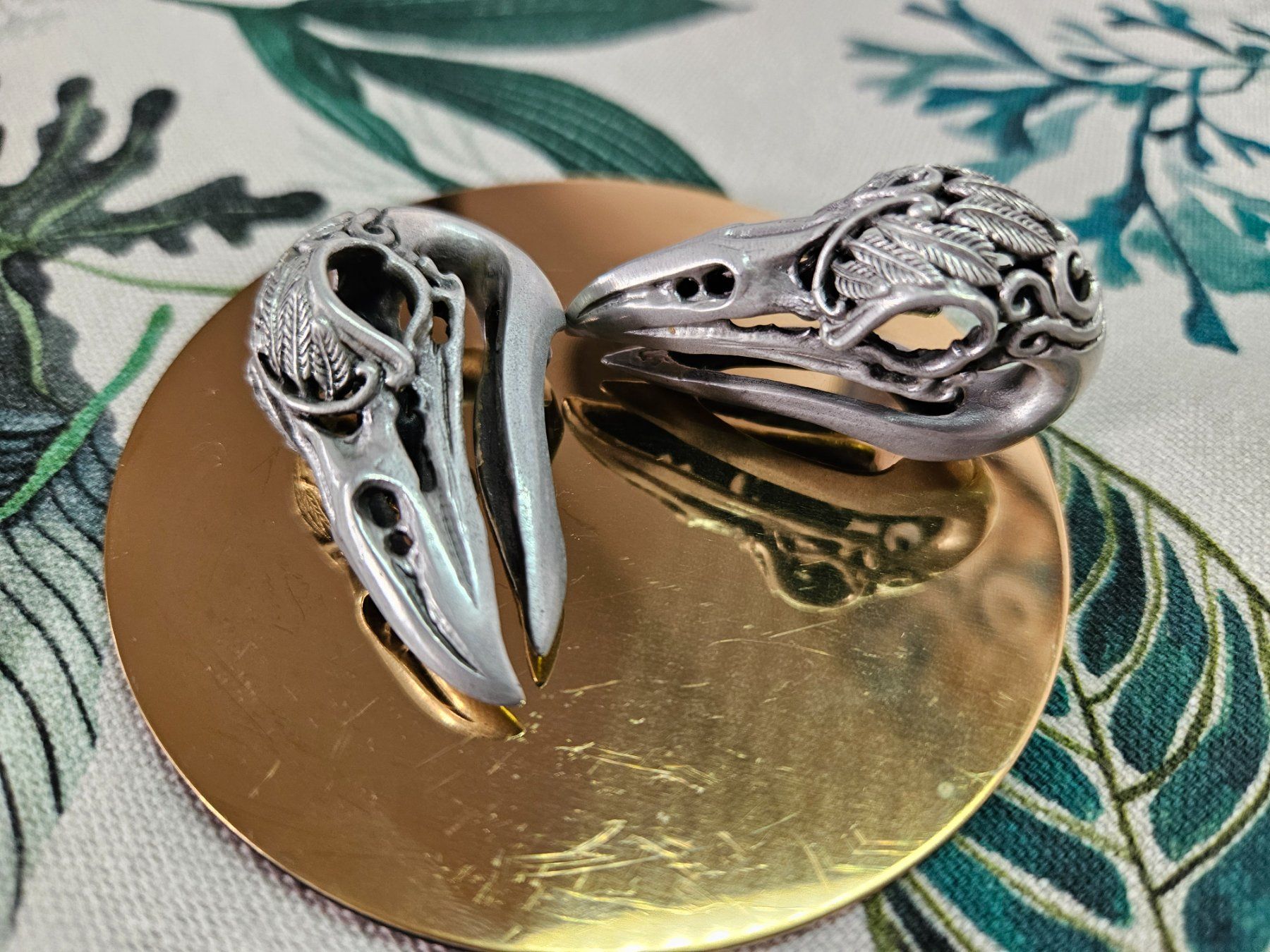 Orecchini pendenti & Orecchini a lobo: Schmuck Ohrhänger Raben Schädel Gothic Plug Silber Look – Usato da Zürich venduto da SkullLady88 1