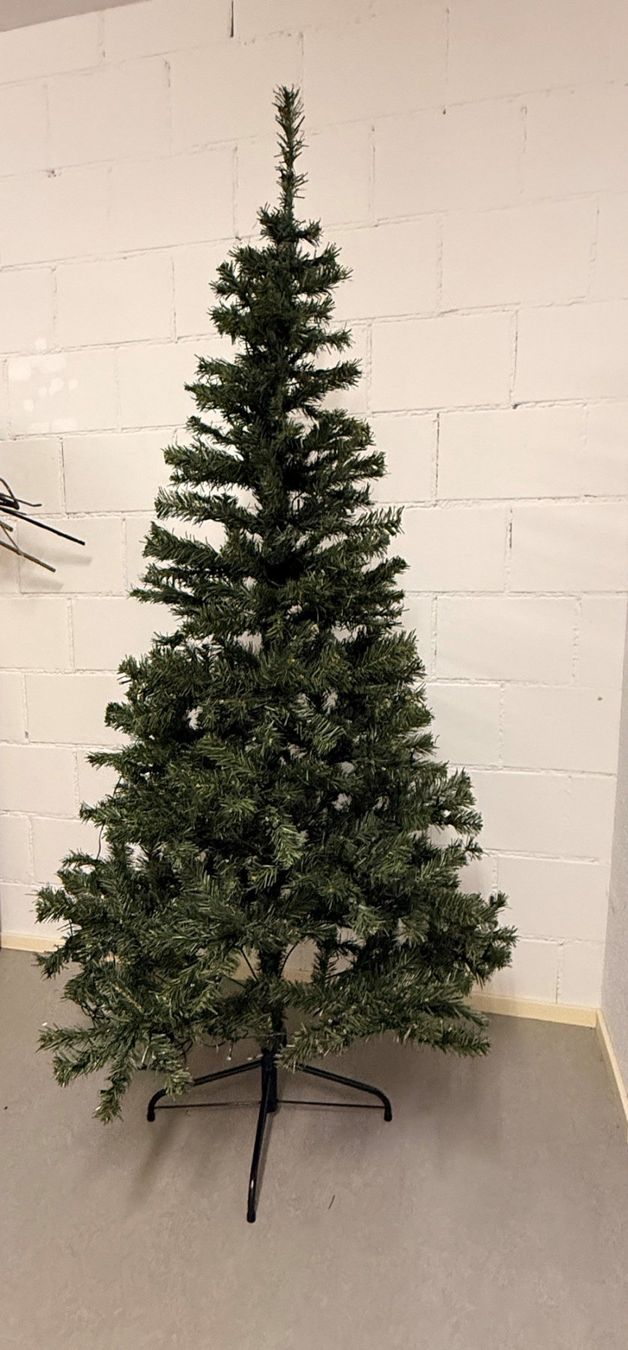 Coop Toutes les décorations: Weihnachtsbaum mit Beleuchtung – Neuf (Voir description) à Wil par dapali01