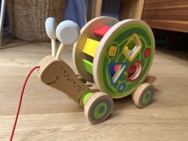 Hape Nachziehschnecke mit Formensortierer, Holzspielzeug