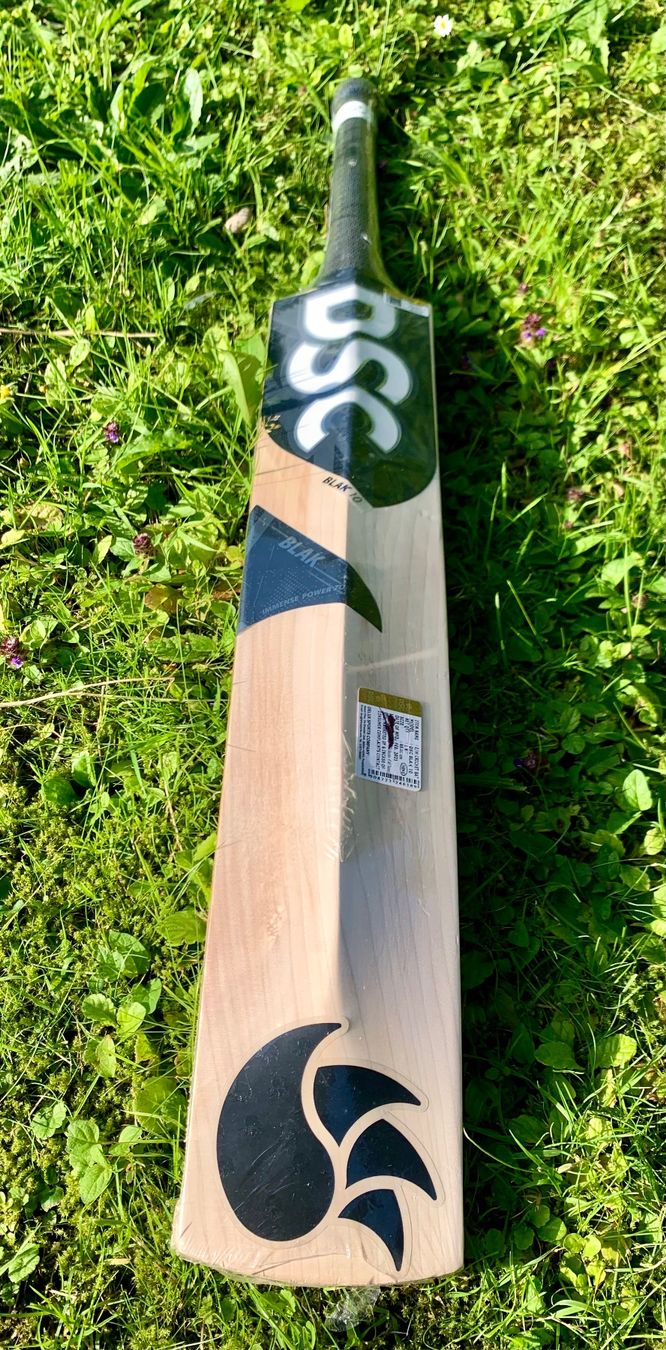 Articoli in legno: DSC Blak 10 English Willow Cricket Bat – Nuovo e nell'imballaggio originale da Luzern venduto da ronymamuni 4