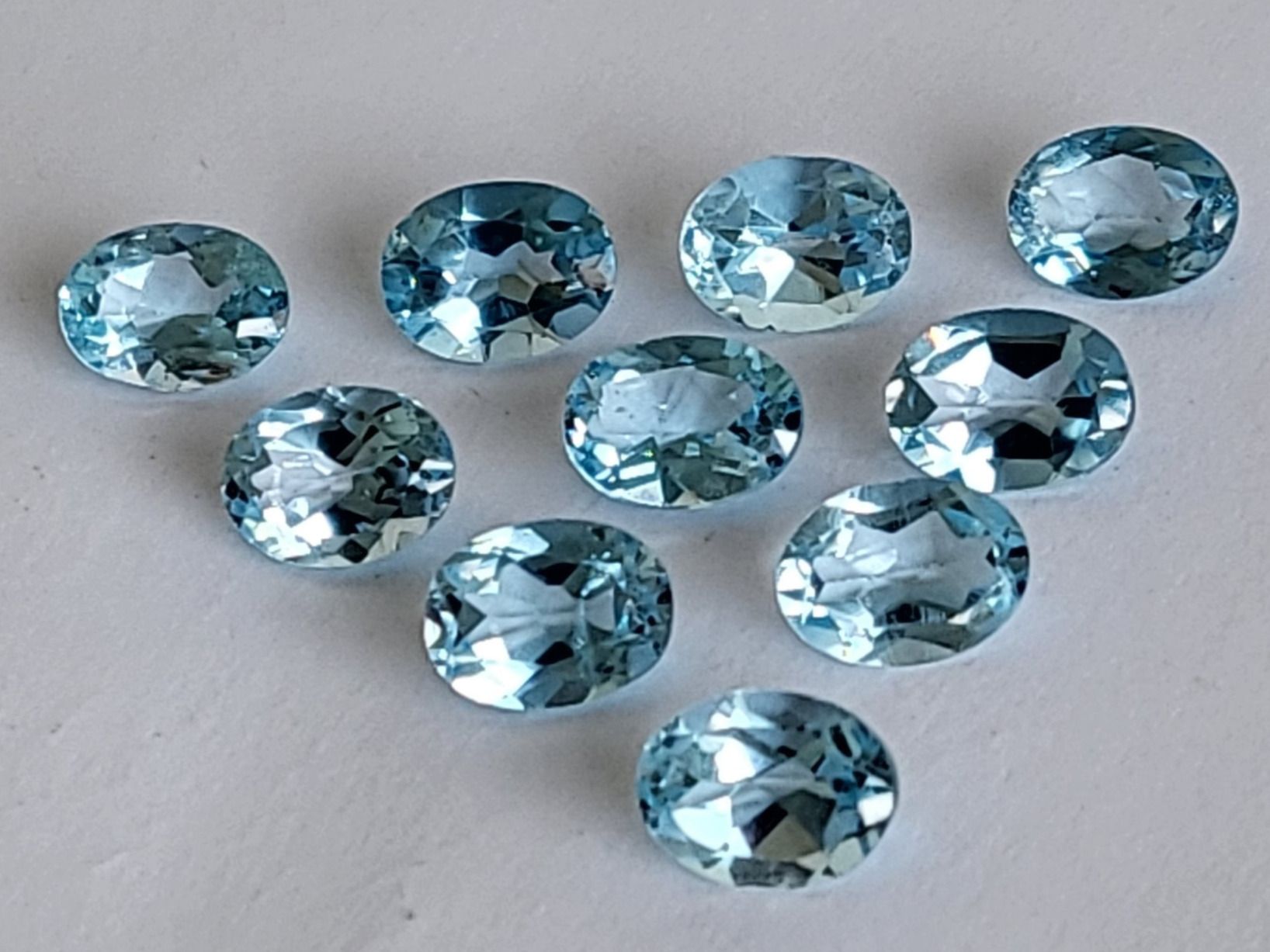 Pietre preziose: TOPAZES AAA "Skye Blue" 8 x 6 mm / 1.40 ct – Nuovo (secondo la descrizione) da La Chaux-de-Fonds venduto da j-aime-les-gemmes