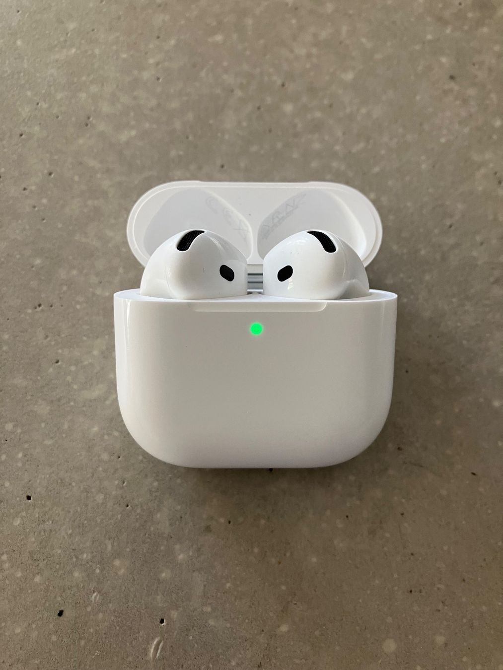 Apple Casques audio: APPLE Air Pods 4 – D'occasion à Lausanne par mr.v