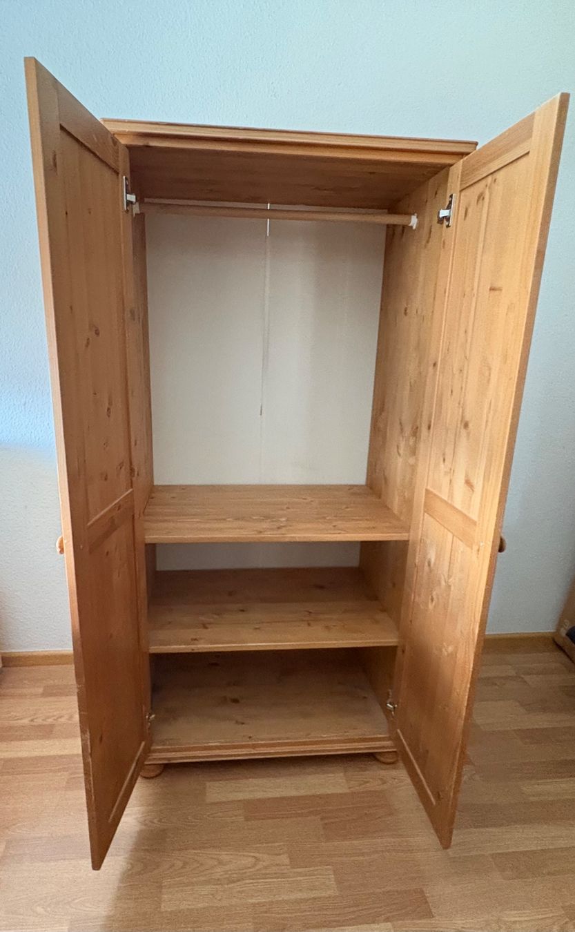 Ikea Armadi: Ikea Kinder Kleiderschrank – Usato da Basel venduto da sue_gb6x 1