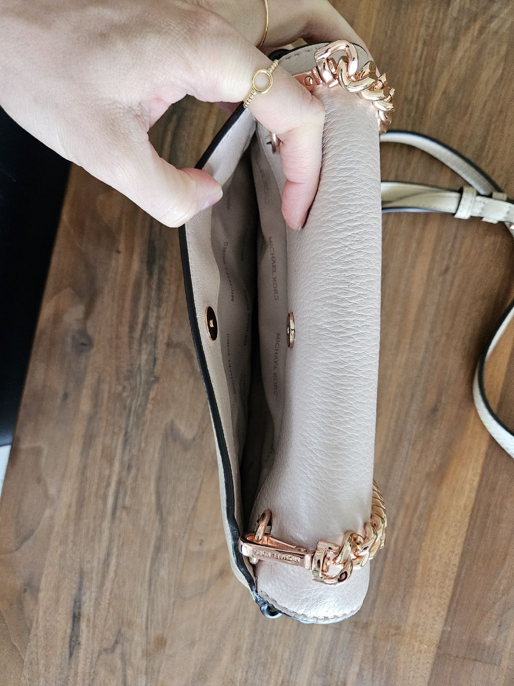 Michael Kors Borse da donna: Michael Kors Lederclutch – Nuovo (secondo la descrizione) da Elgg venduto da and_2x26 2