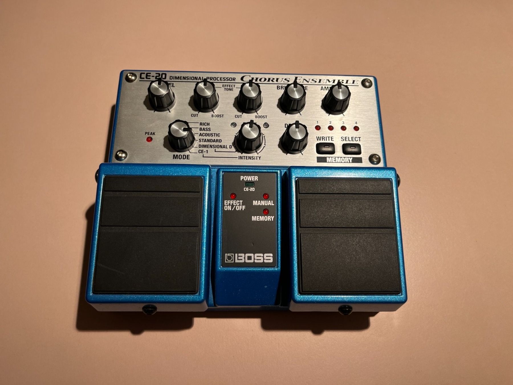 Boss Verstärker: Boss CE20 Chorus Ensemble Twin Pedal – Gebraucht aus Zürich von Renkonsky 1