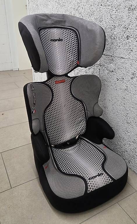 Seggiolini per auto: Kindersitz Sitzerhöung fürs Auto – Usato da Hittnau venduto da Loonatic 1