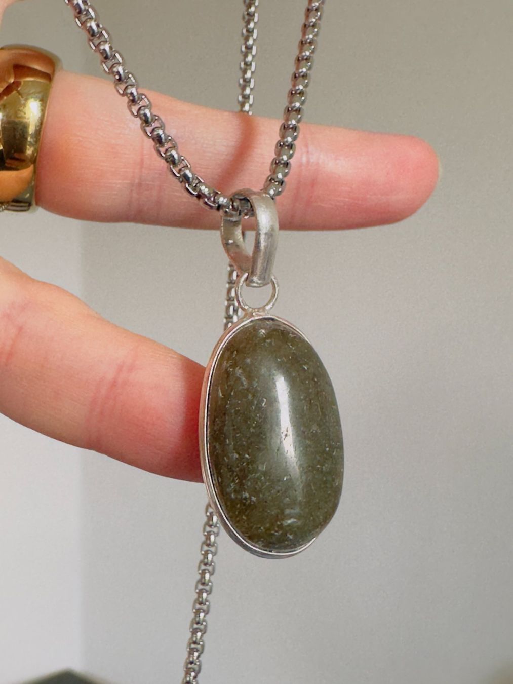 Ketten: Fashionable labradorite necklace – Neu und originalverpackt aus Genève von AGBERG 6