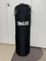 Verkaufe neuwertigen Boxsack mit Deckenbefestigung