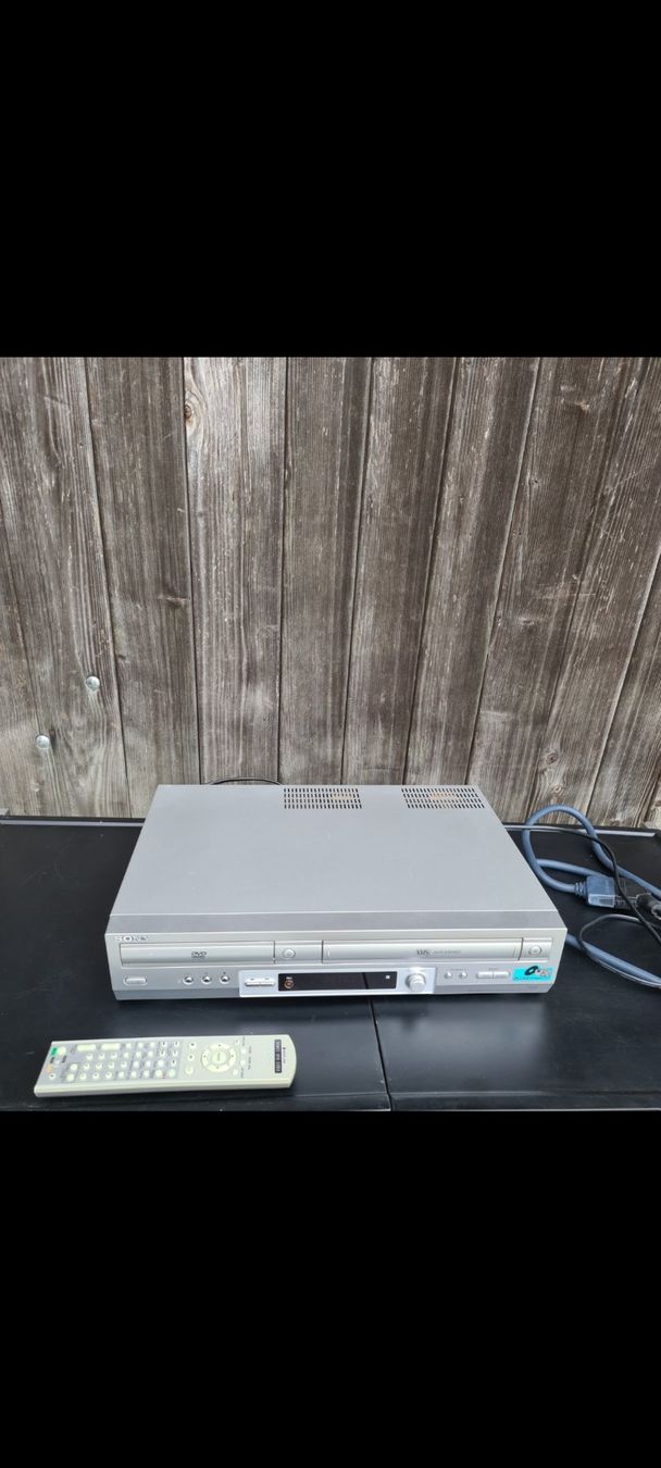 Sony Lecteur multimedia & Streamer: Sony DVD/VHS Player Recorder – D'occasion à Niederlenz par DaveDasWahnsinn
