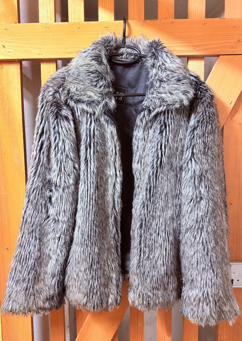 Giacche: • Webpelz Jacke • – Usato da Basel venduto da mendoza13