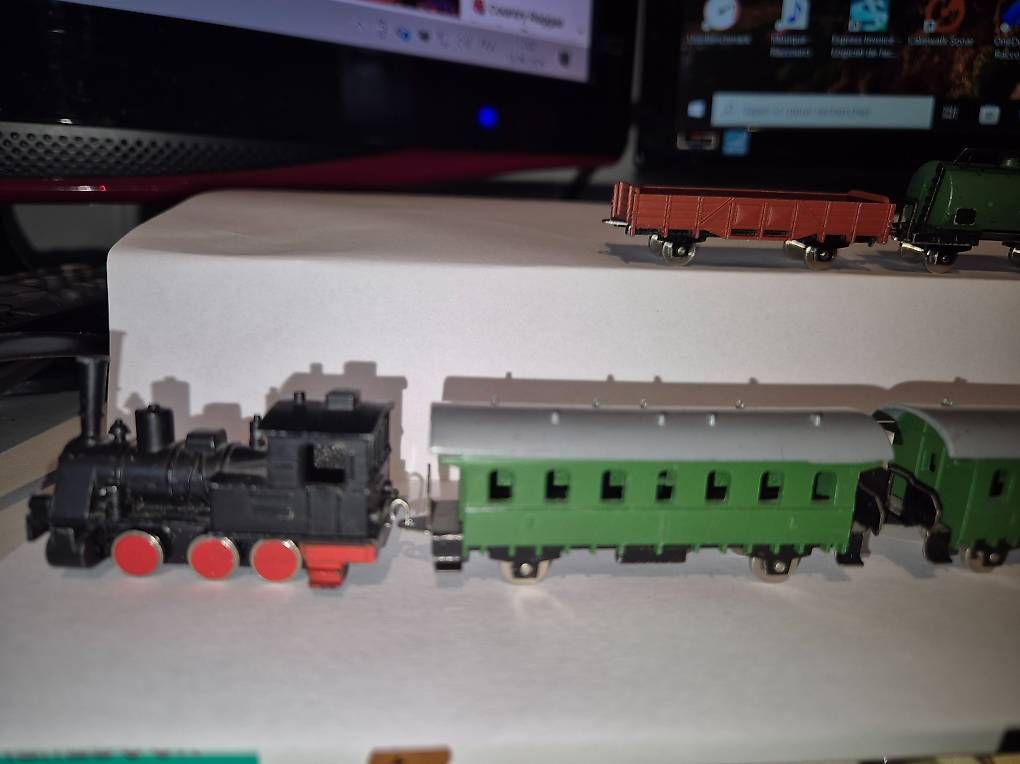 Modellini di ferrovie: Petit train métallique a pousser  – Usato da Villeret venduto da daju1951 1