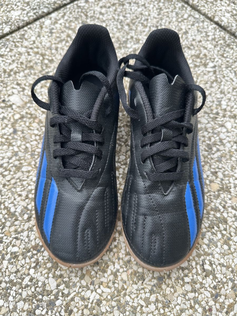 Adidas Scarpe da uomo: Fussball Hallenschuhe Gr. 32 – Usato da Zürich venduto da Lilly49