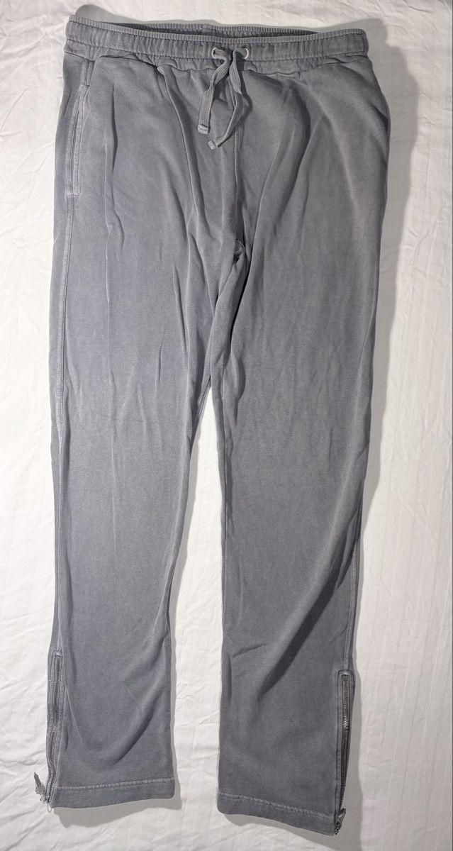 Trapstar Pantaloni: TRAPSTAR GREY EMBROIDERED JOGGER PANTS – Usato da Kloten venduto da Rareera 1