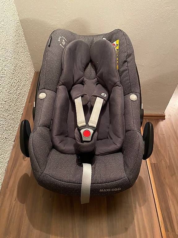 Maxi-Cosi Seggiolini per auto: Maxi Cosi Pebble Plus inkl. 2wayFix – Usato da Schellenberg venduto da faebu18 2