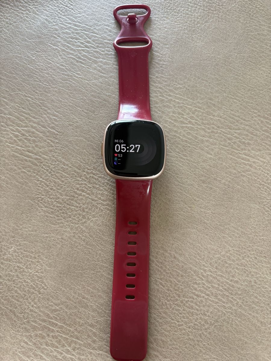 Fitbit Smartwatch: Fitbit Versa 4 Smartwatch – Usato da Nottwil venduto da Regis1108 1