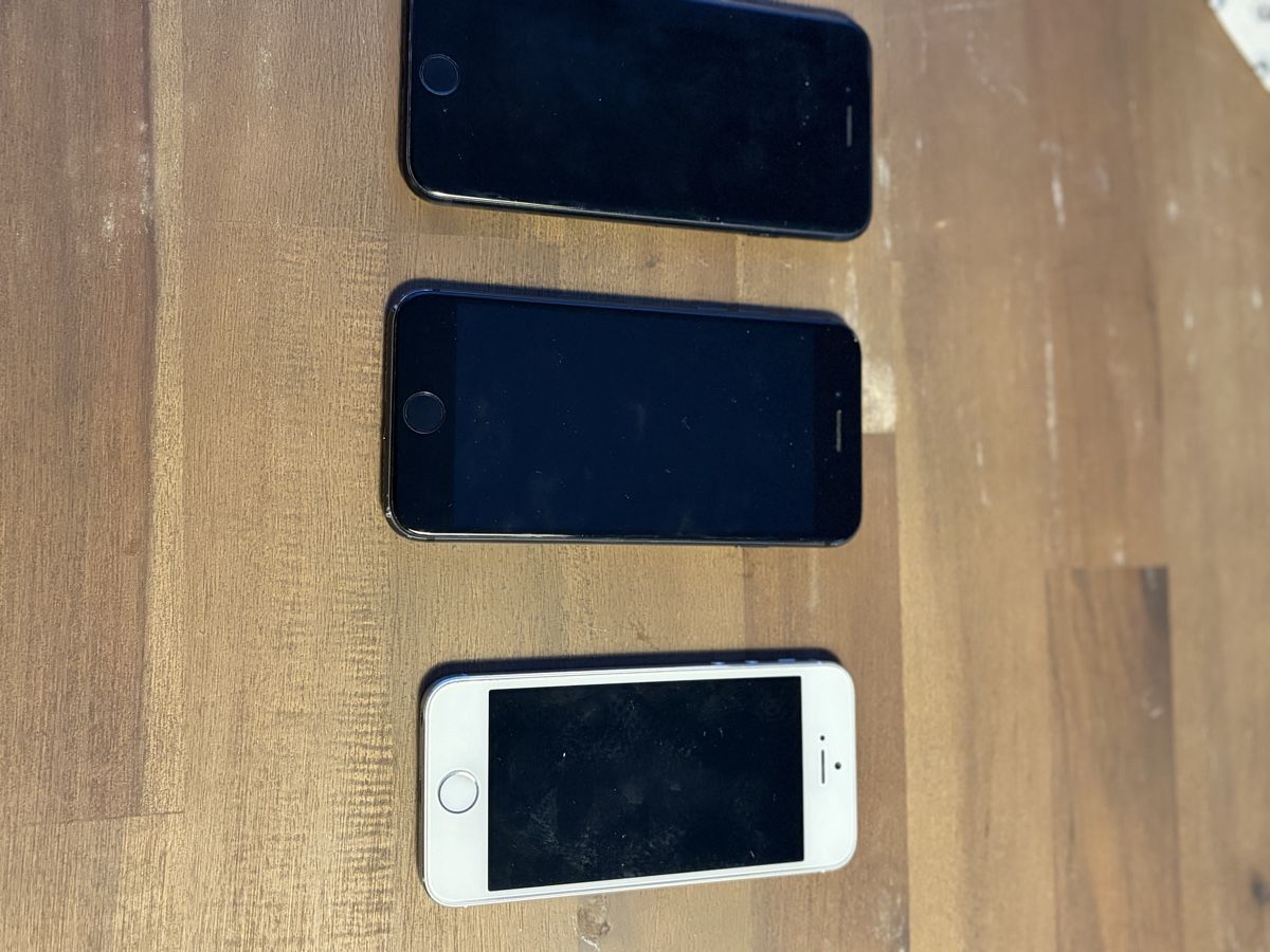 Apple Portables: 3 Handys – D'occasion à Tagelswangen par Gizzmo..77 6