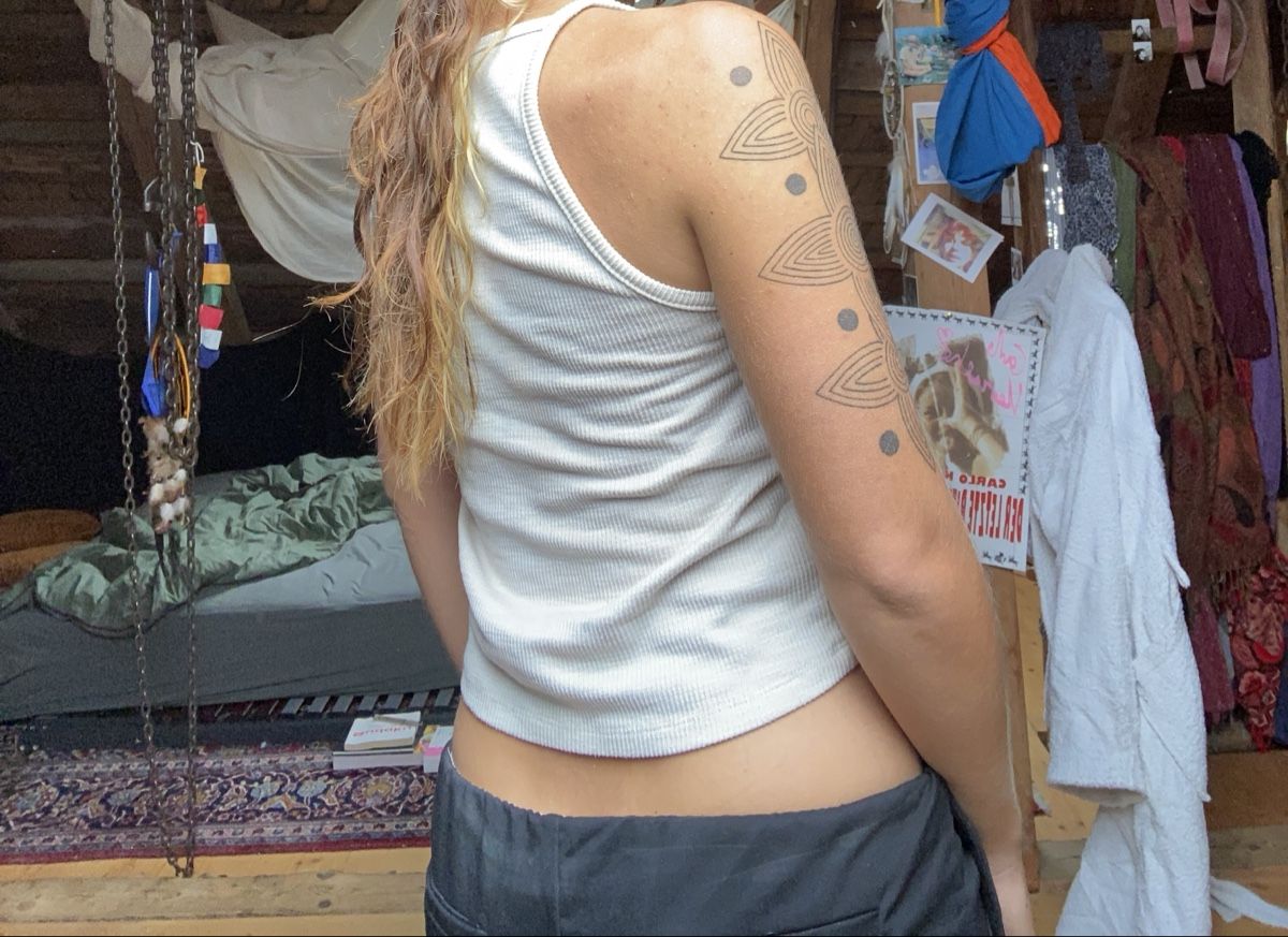 Tops: Weisses Basic, top mit coolem Schnitt – D'occasion à Rehetobel par Jahbleh 2