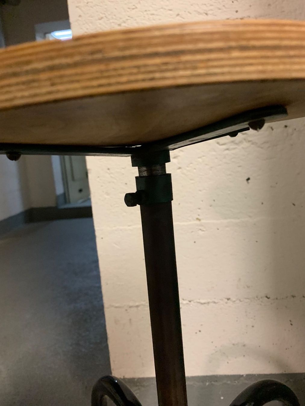 Sgabelli: Vierbeinhocker Industrial Design Sitzdurchmesser 30 cm – Usato da zürich venduto da ellenb22 1