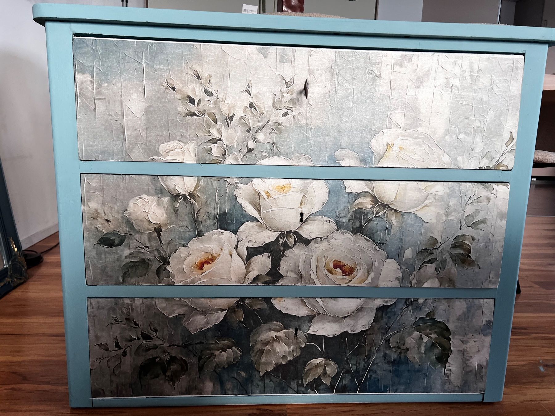 Cassettiere: Upcycling-Kommode, Shabby Chic Look, hellblau – Usato da Flurlingen venduto da MIPILG 4
