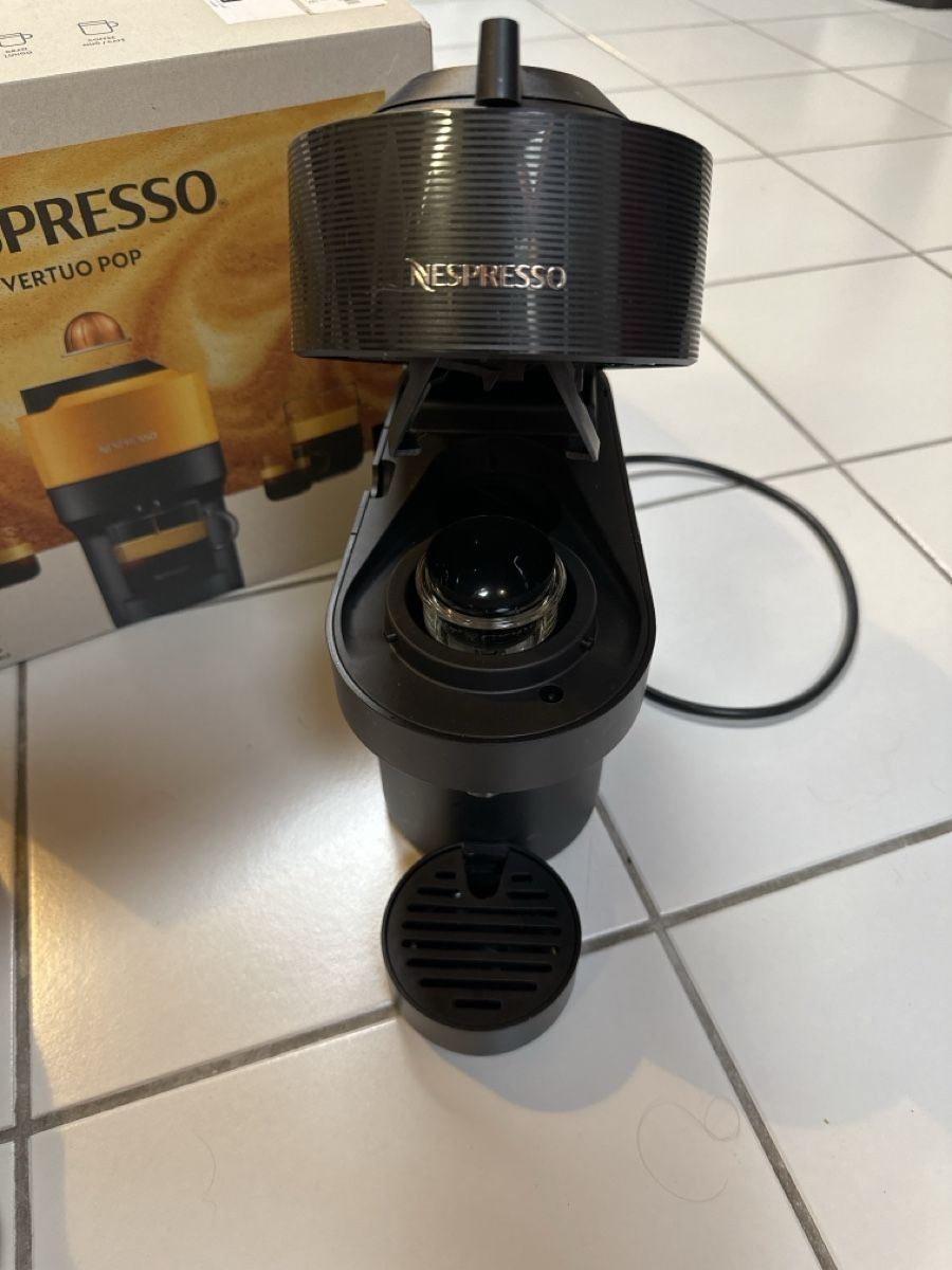 Nespresso Macchine per caffè & Macchine per espresso: Nespresso Vertuo Pop Coffee Machine Black Excellent – Usato da St. Gallen venduto da S_rnw2 3