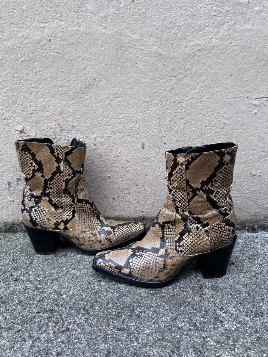 Scarpe da donna: Stiefeletten Zara Schlangenoptik Leder Grösse – Usato da Siebnen venduto da koschitoschi 2
