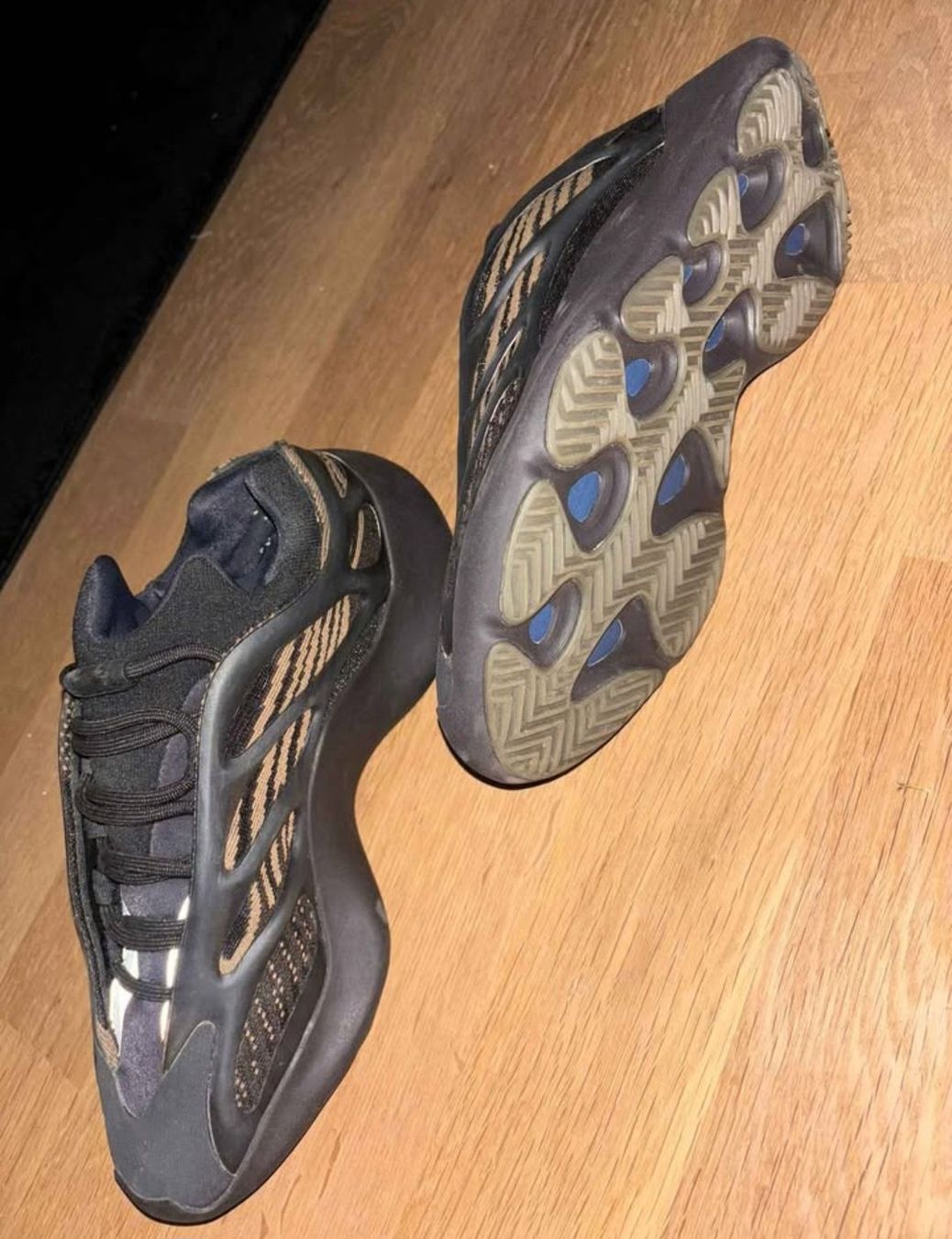 Adidas Scarpe da uomo: Adidas Yeezy 700 V3 – Usato da Riniken venduto da widmersteffi 3