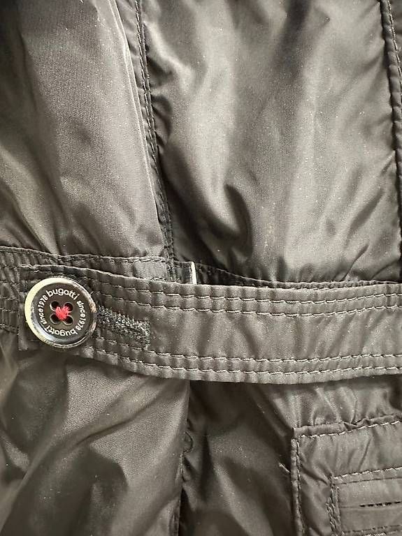 Bugatti Giacche: Bugatti Freizeitjacke aus Nylon im Casual-Stil – Usato da Obernau venduto da Arche_Noah_Brocki 3