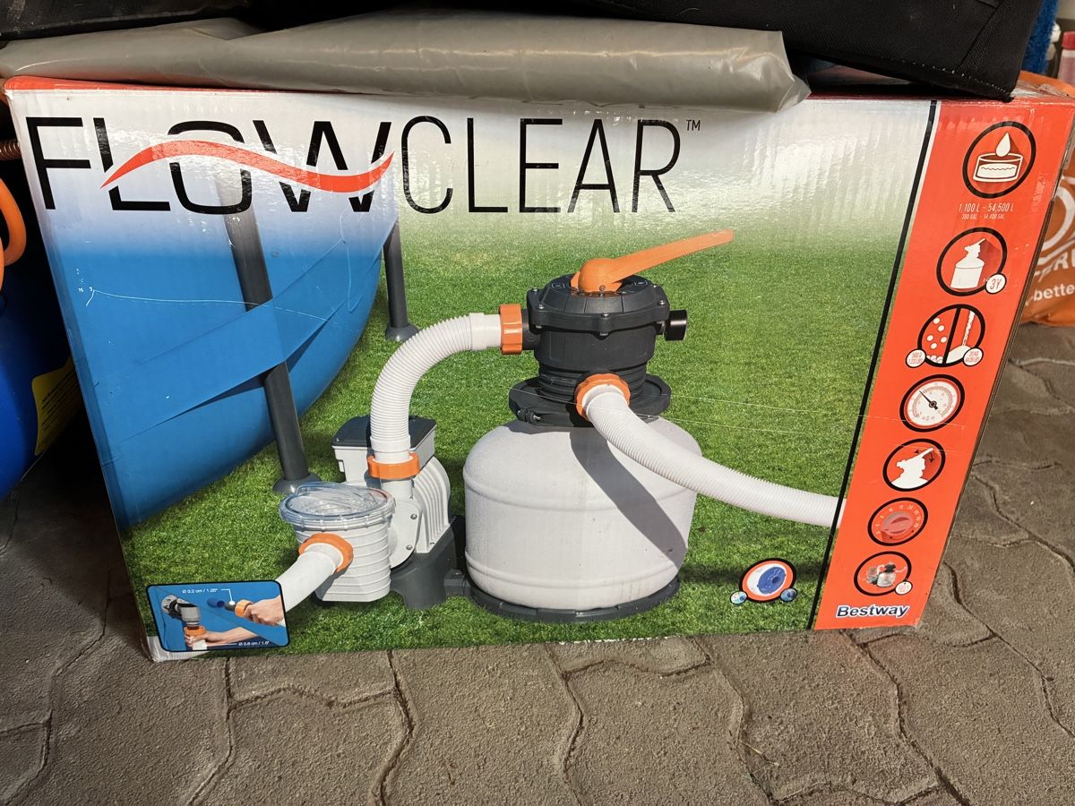Bestway Riscaldamento: Sandfilterpumpe mit Skimmer und Bällen – Usato da Möhlin venduto da dpcom9 2