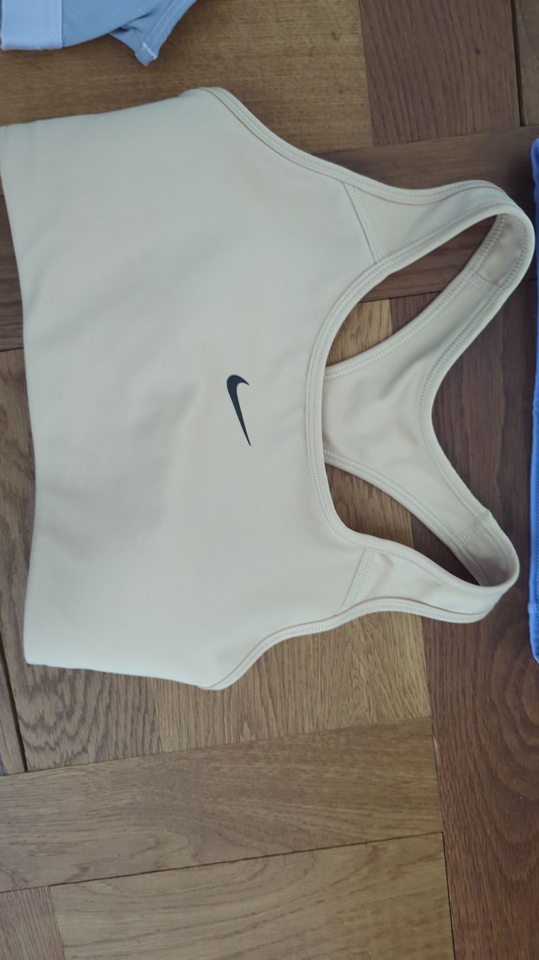 Nike Altra biancheria intima: Sports Bra Bundle Nike & Calvin Klein – Usato da Stans venduto da angelajanequick 1