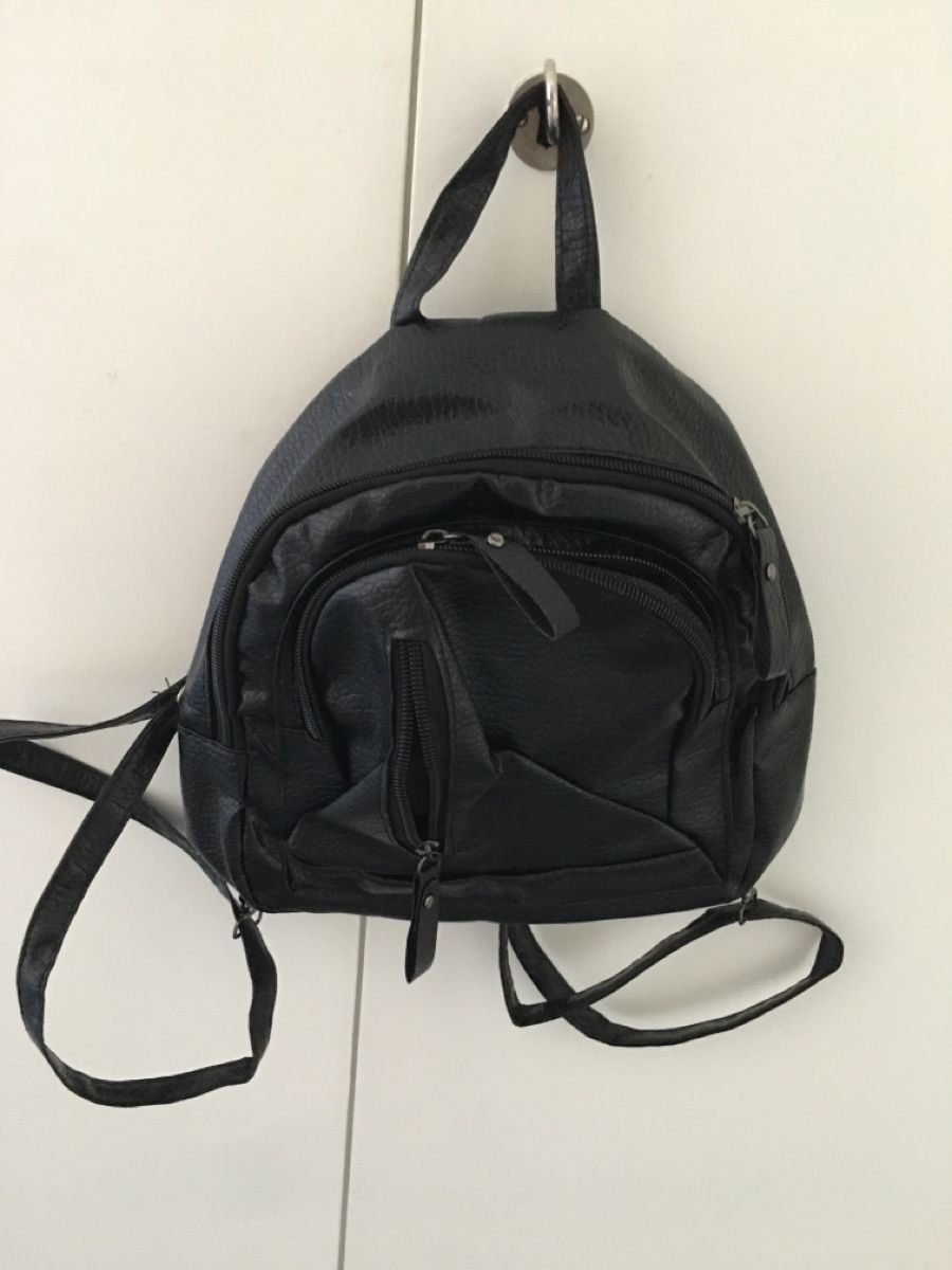 Rucksäcke: Schwarzer Cityrucksack, Kunstleder, klein – Neu (gemäss Beschreibung) aus Einsiedeln von sterngucker03