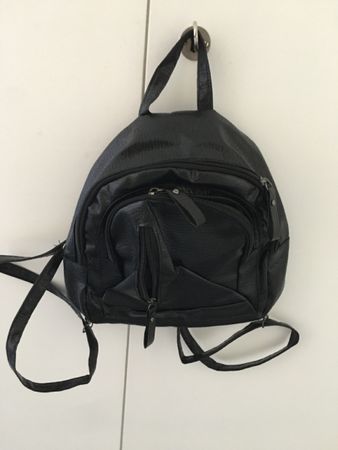 Schwarzer Cityrucksack, Kunstleder, klein