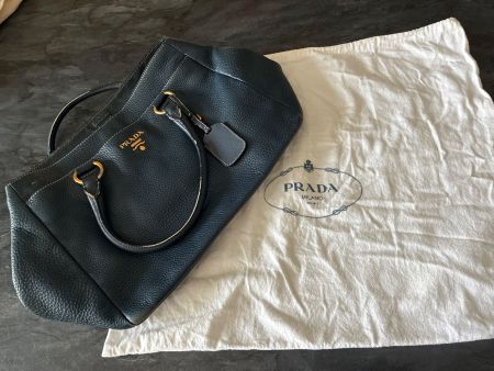 Prada Vitello Daino Tote cuir bleu – Grand modèle