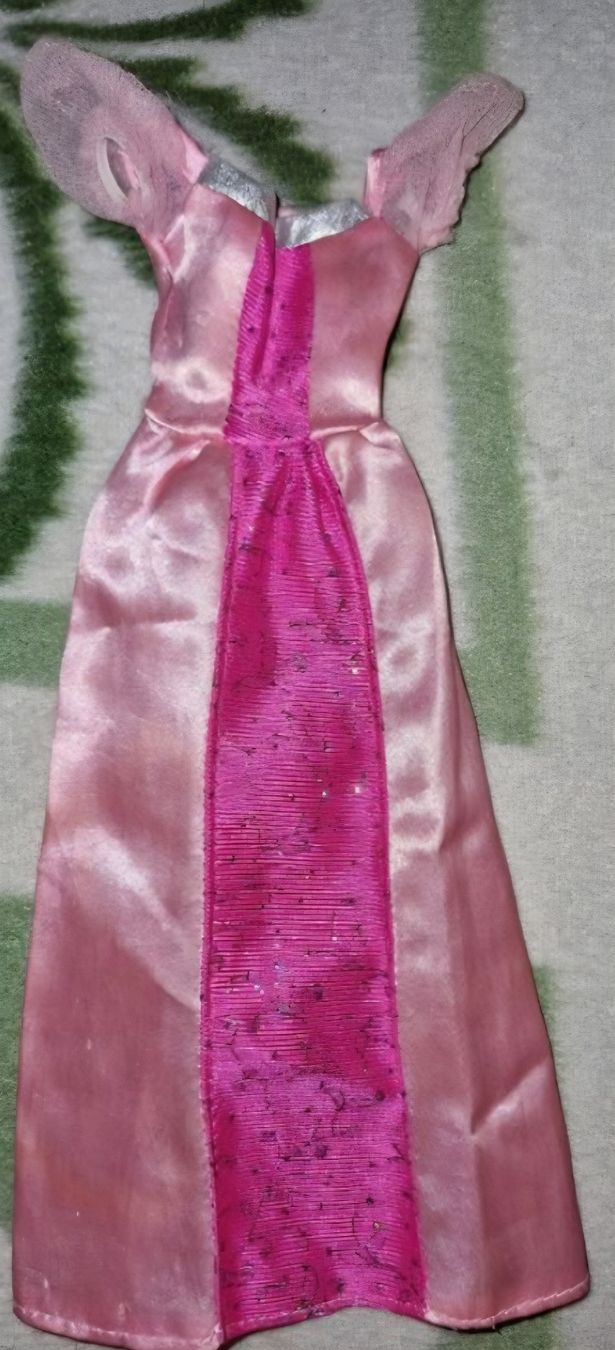 Bambole: Robe pour Barbie – Usato da Couvet venduto da Pioune