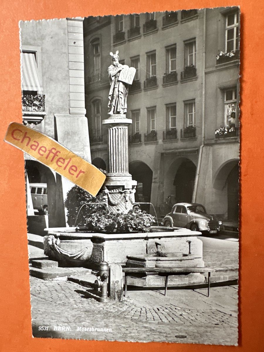 Cartoline postali: Bern, Mosesbrunnen mit Oldtimer  – Usato da Zürich venduto da Chaeffeler