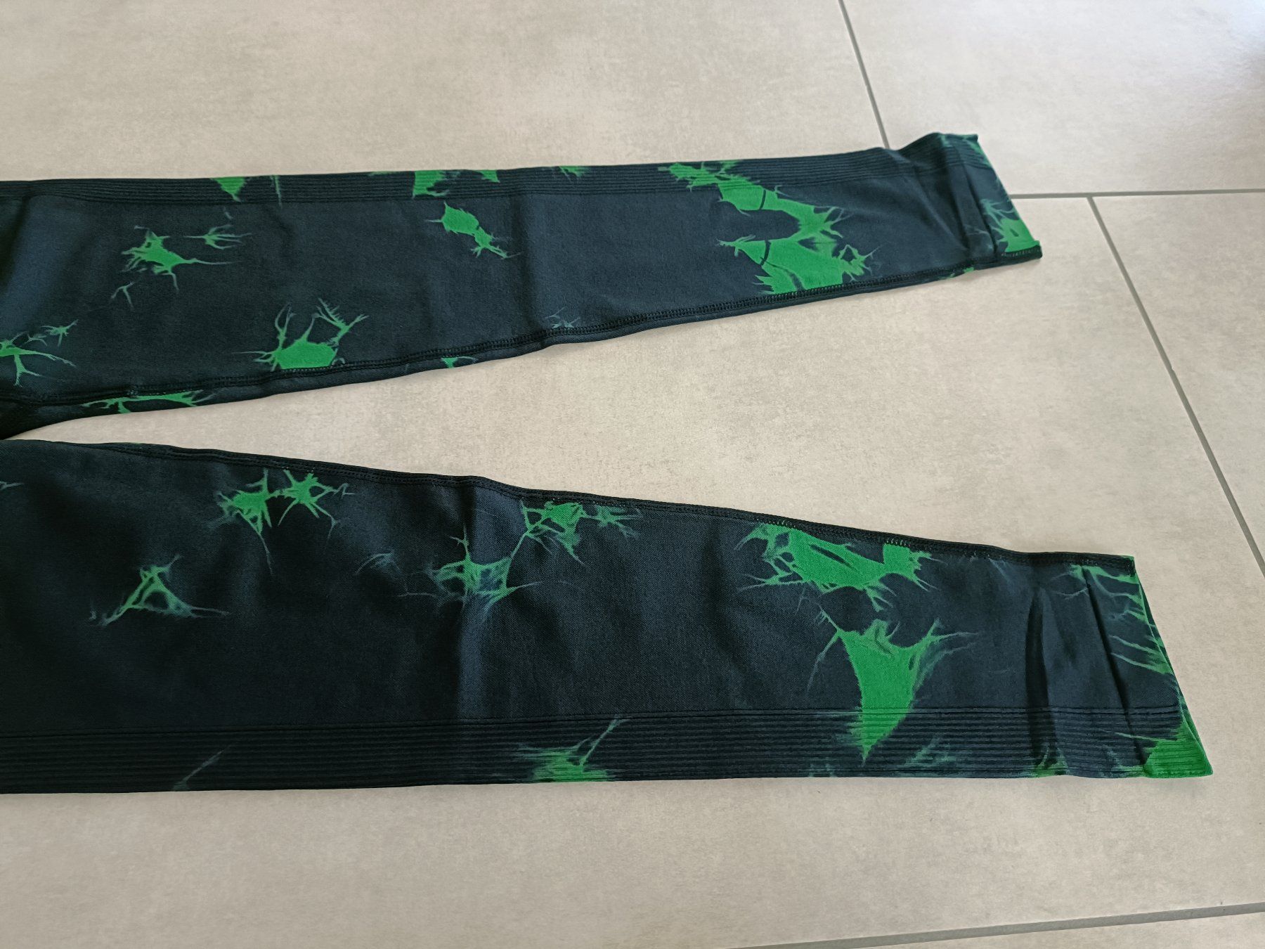 Leggings: Batik Leggings - Grösse M – Nuovo e nell'imballaggio originale da Rickenbach b. Wil venduto da Beautiful.Things 2
