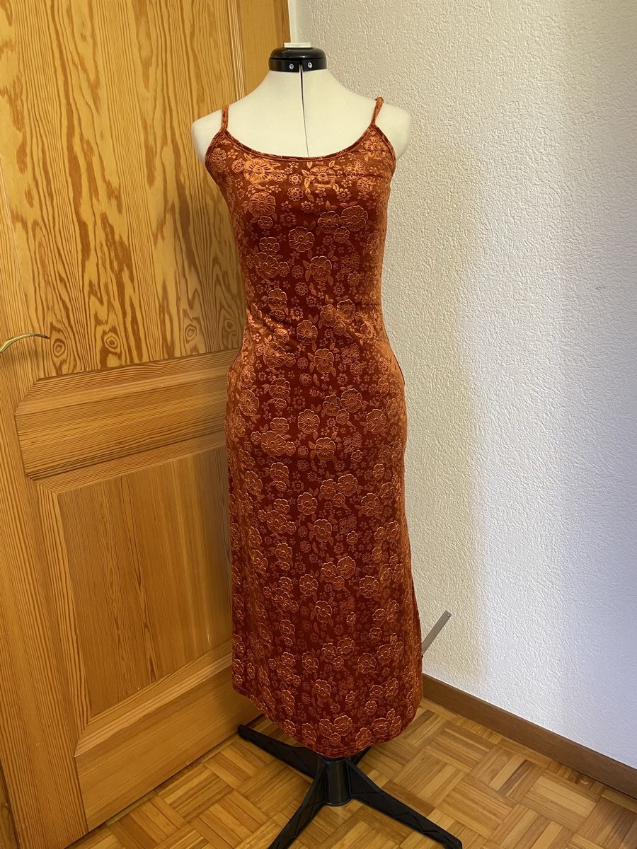 Vestiti: Samtiges Midikleid in Orange mit Blumenmuster – Nuovo (secondo la descrizione) da Dittingen venduto da nje_9nlt