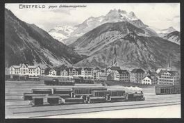 Erstfeld Teilansicht mit Zügen gegen Schlossberggletscher