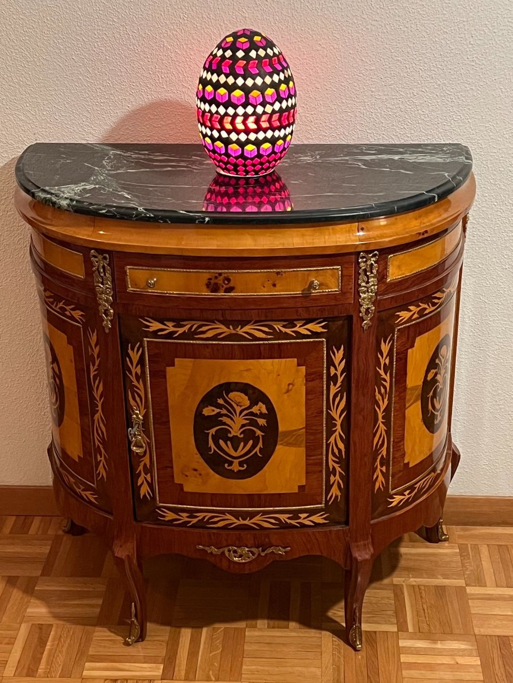 Cassettiere: Meuble d?appui en forme demi lune , avec marbre , – Usato da geneve venduto da louisart 9