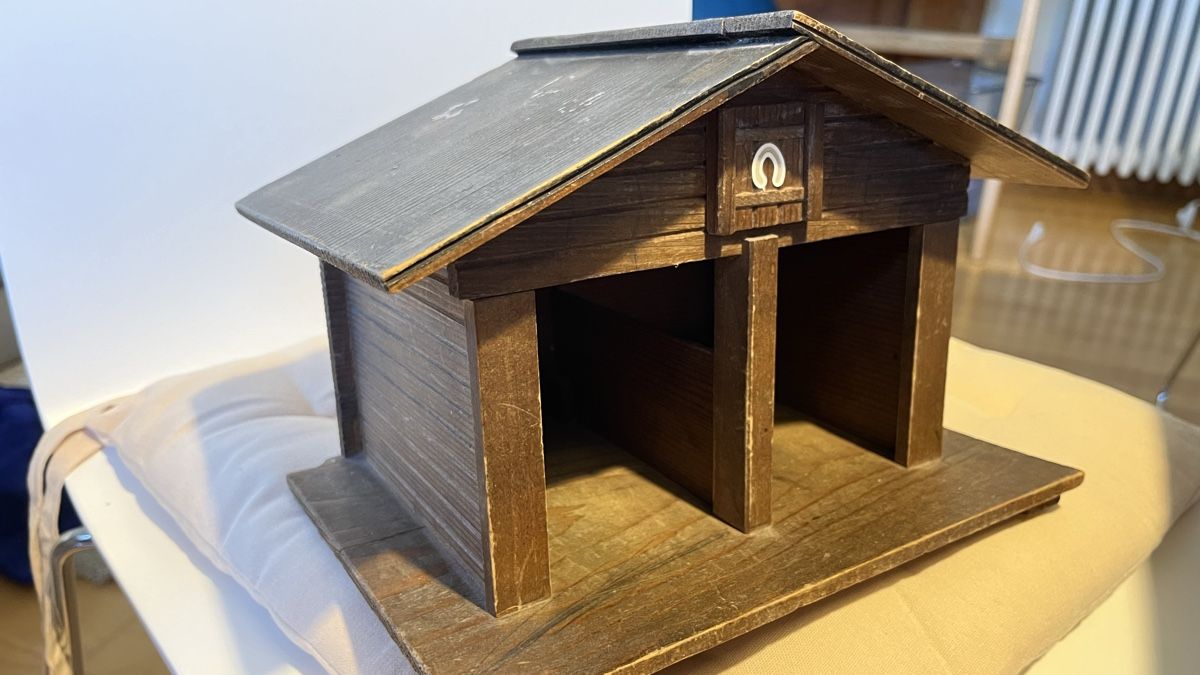Jouets: Handmade wooden horse stable – D'occasion à Fleurier par Carolina_11 1