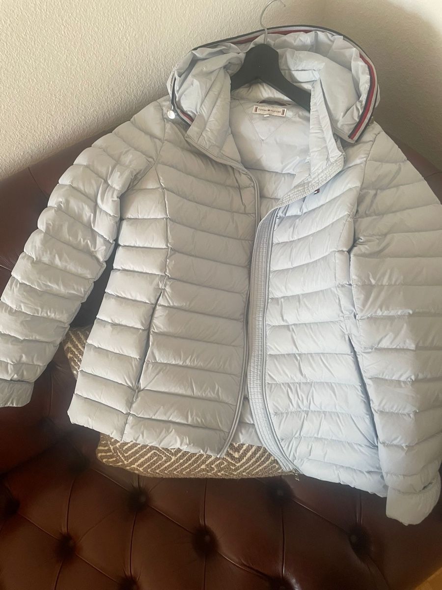 Tommy Hilfiger Giacche: Doudoune Tommy Hilfiger, Taille S, bleu clair, comme neuf – Nuovo (secondo la descrizione) da Versoix venduto da sne_zx2d