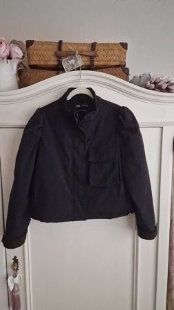 Sehr schöne Zara Jacke mit Puffärmel, sportlich elegant
