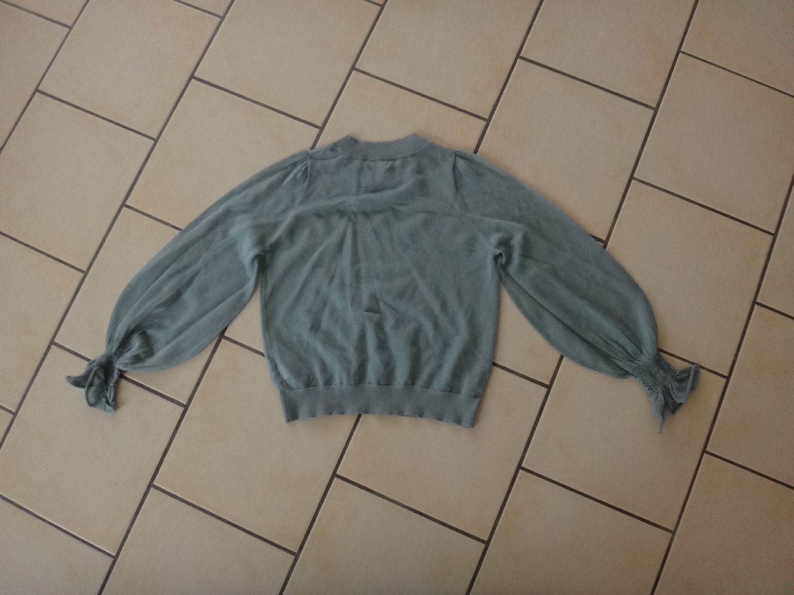Pulls & Sweat-shirts: Pull en tulle turquoise – D'occasion à Lully FR par fan_h5z8 1