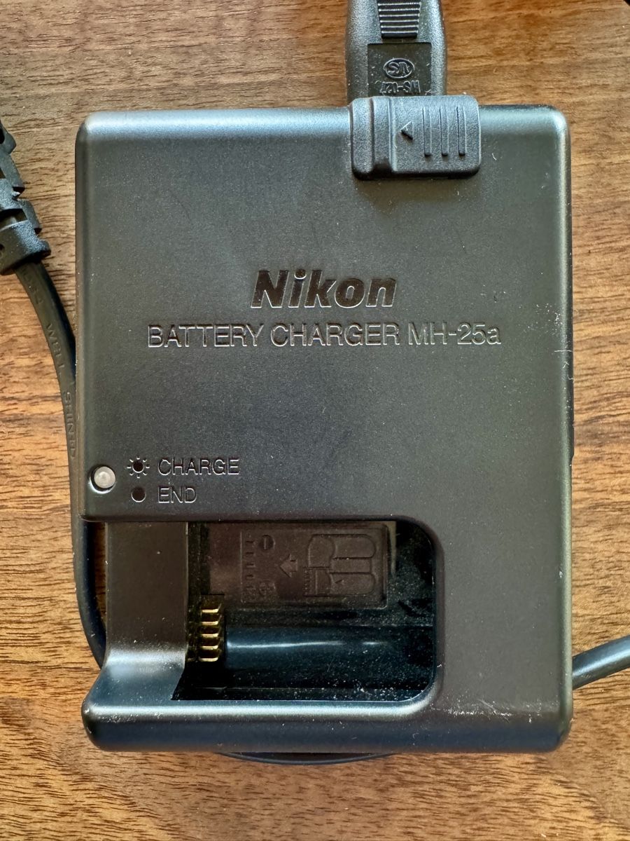 Nikon Autres accessoires:  Nikon EN-EL15 Akkuladegerät – Neuf (Voir description) à Baar par Freethy 2